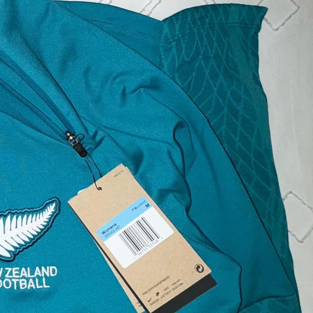 Nike Teal New Zealand Football Jersey - Picture 4 of 4